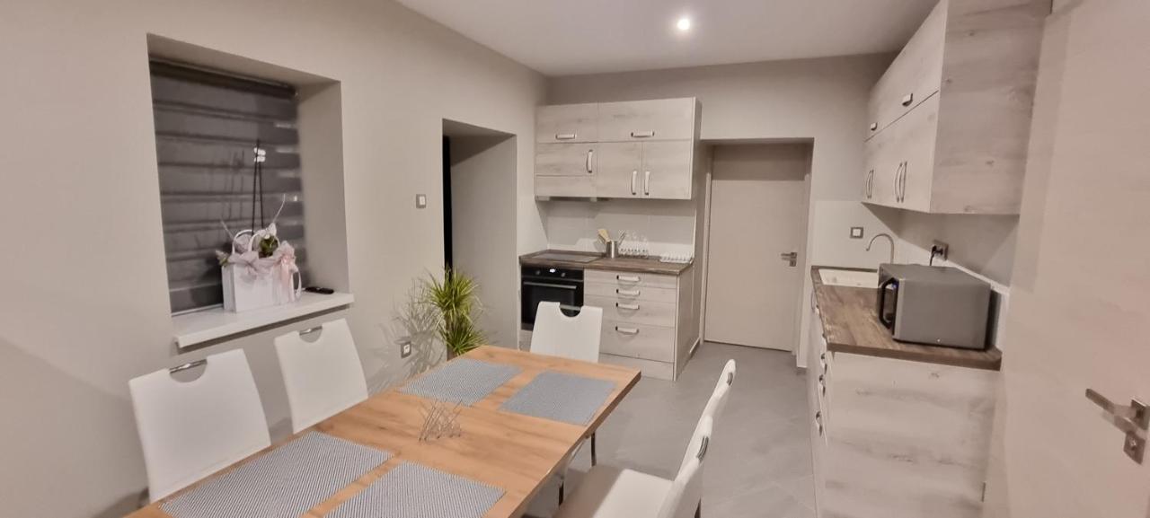 Hos-Cegledi Vendeghaz Miskolc -Oenallo Otthon, Mely Csak Az Oenoeke Екстериор снимка